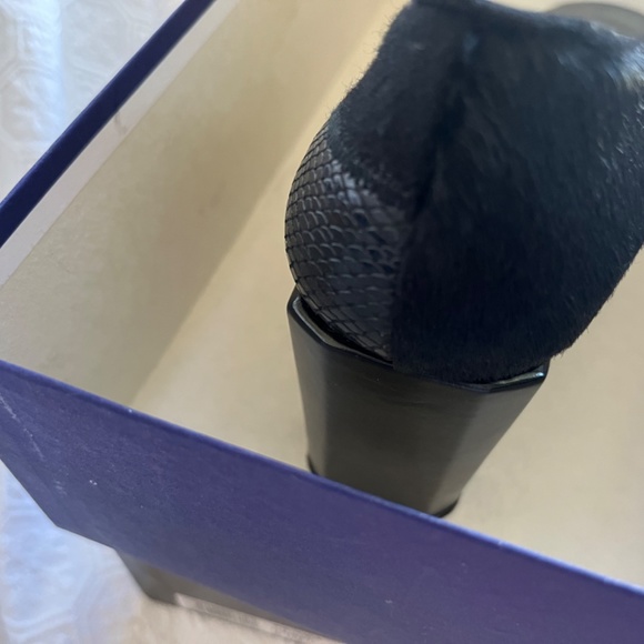 Stuart Weitzman Anna Black Peau Pump Heels, sz 8 - Picture 5 of 13